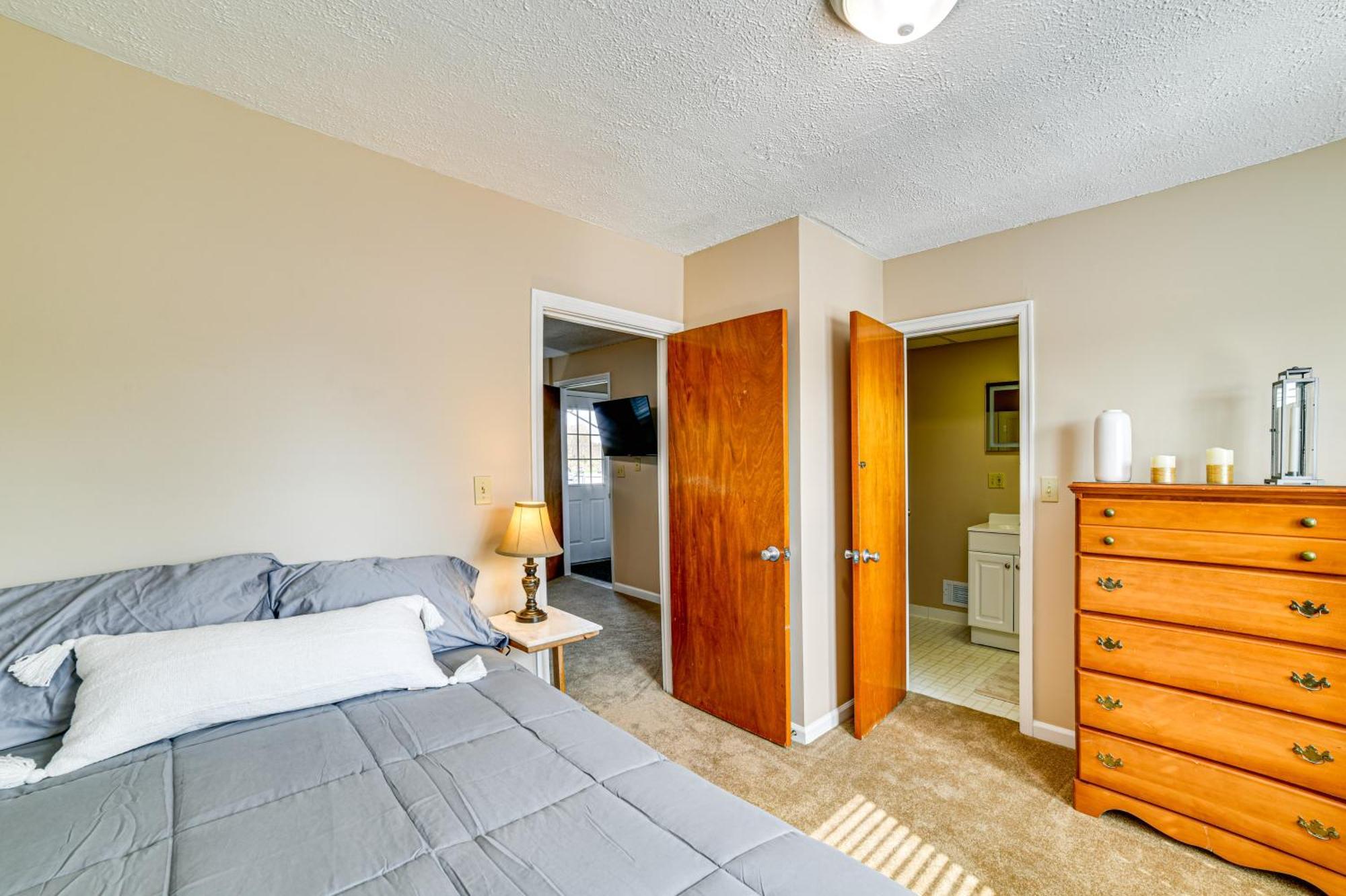 Less Than 2 Mi To Suny Cortland Unit With Private Parking Екстер'єр фото